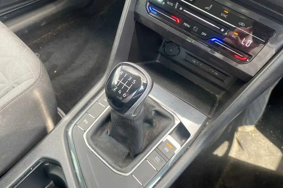 2022-volkswagen-tiguan-15-tsi-life-150ps-big-18