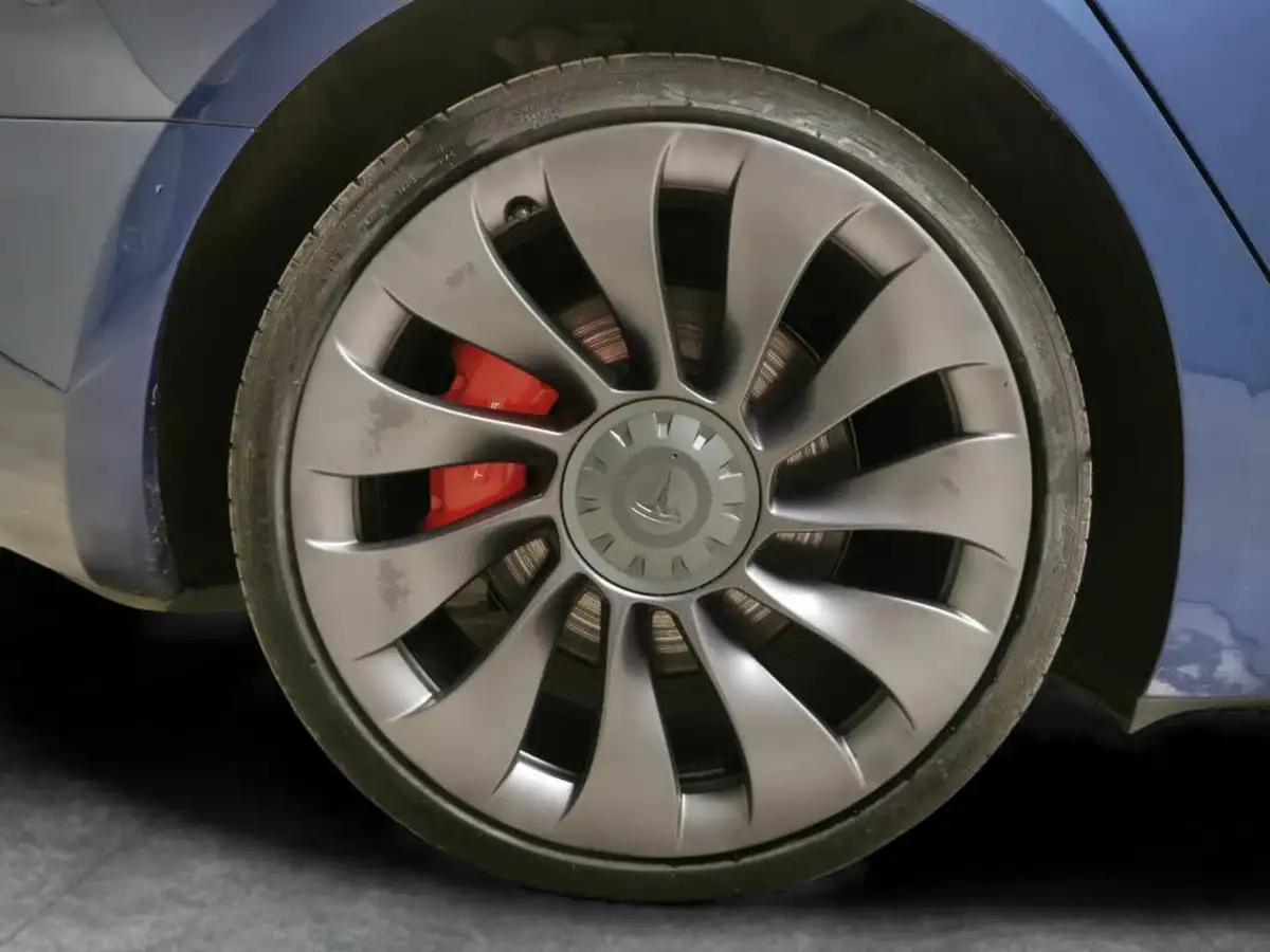 2020-tesla-model-3-e-performance-big-30