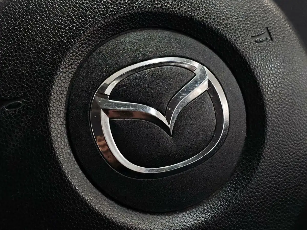 2013-mazda-mazda2-13-ts-air-con-big-38