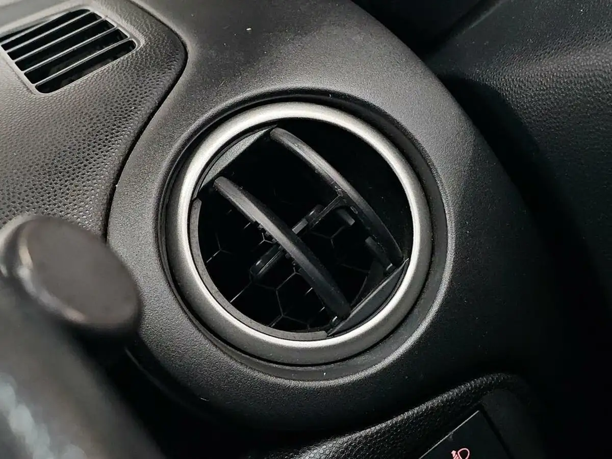 2013-mazda-mazda2-13-ts-air-con-big-42