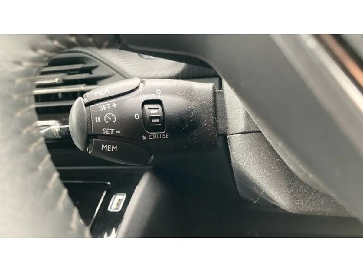 2021-peugeot-2008-suv-e-allure-premium-big-39