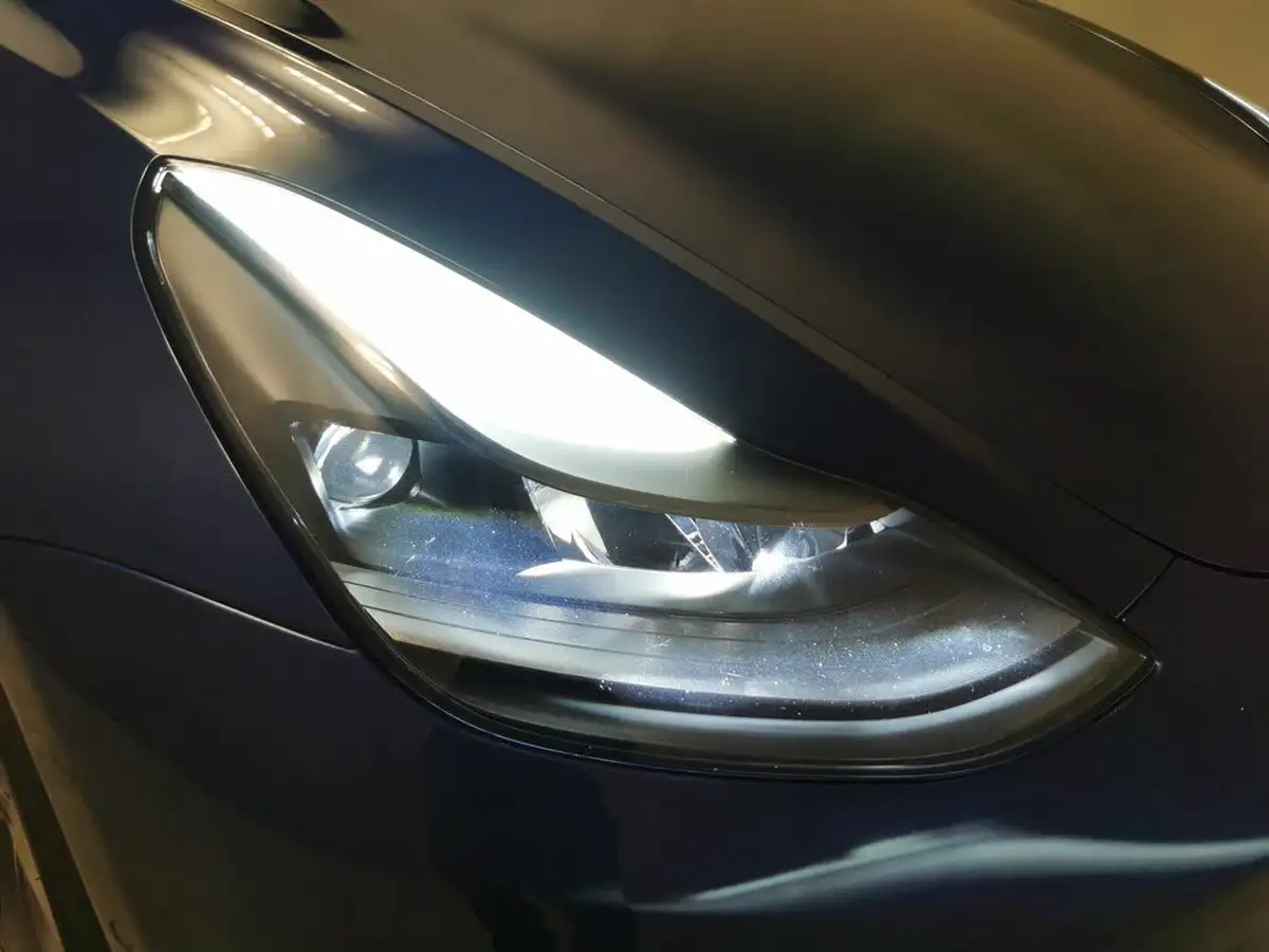 2020-tesla-model-3-e-performance-big-6