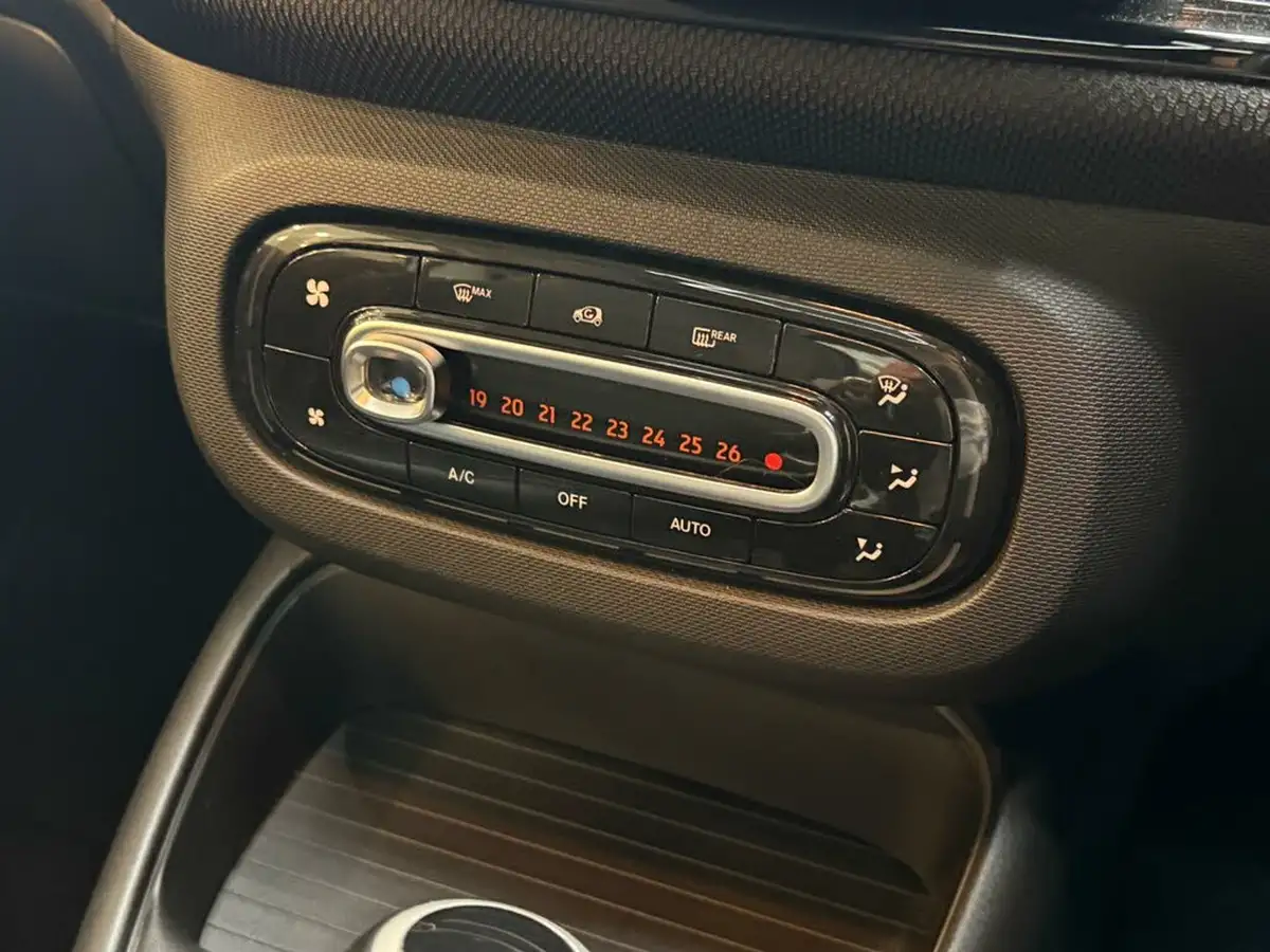2020-smart-fortwo-eq-edition-one-coupe-big-16