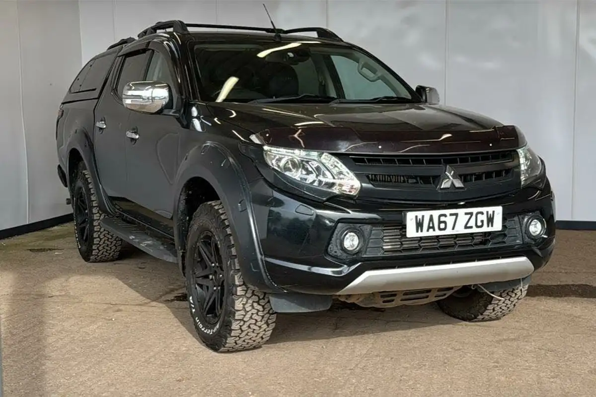 2017-mitsubishi-l200-24di-d-barbarian-svp-auto-big-0