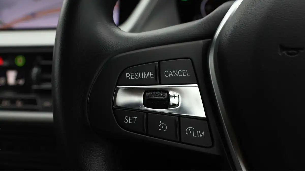2021-bmw-1-series-15-118i-se-lcp-big-21