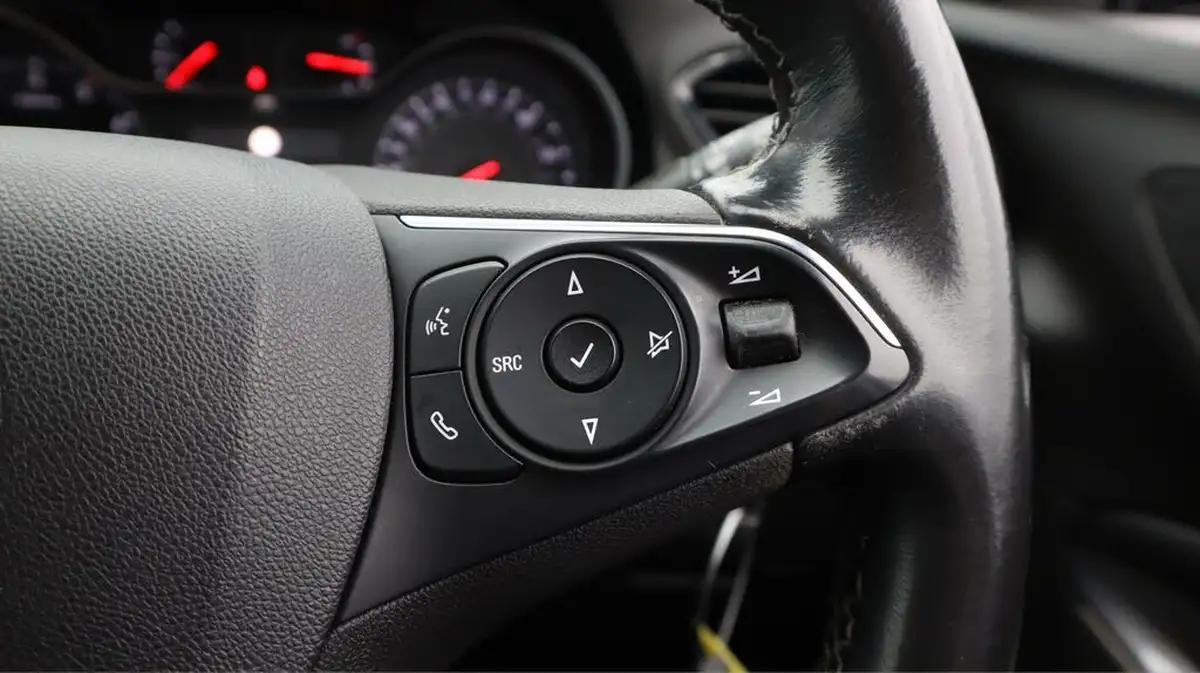 2020-vauxhall-grandland-x-12-sri-nav-big-26