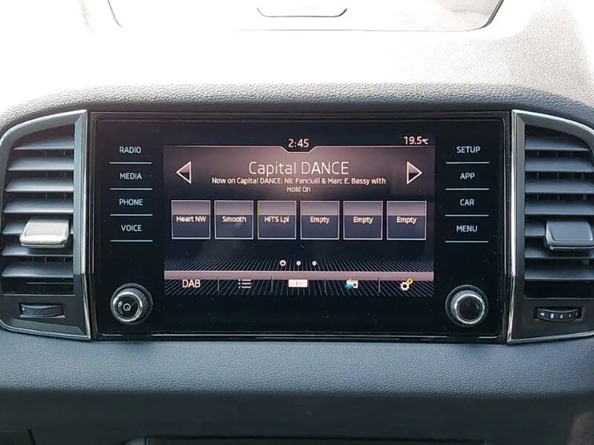 2019-skoda-karoq-20tdi-se-4x4-big-9