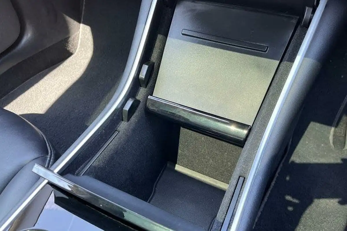 2020-tesla-model-3-e-long-range-big-25