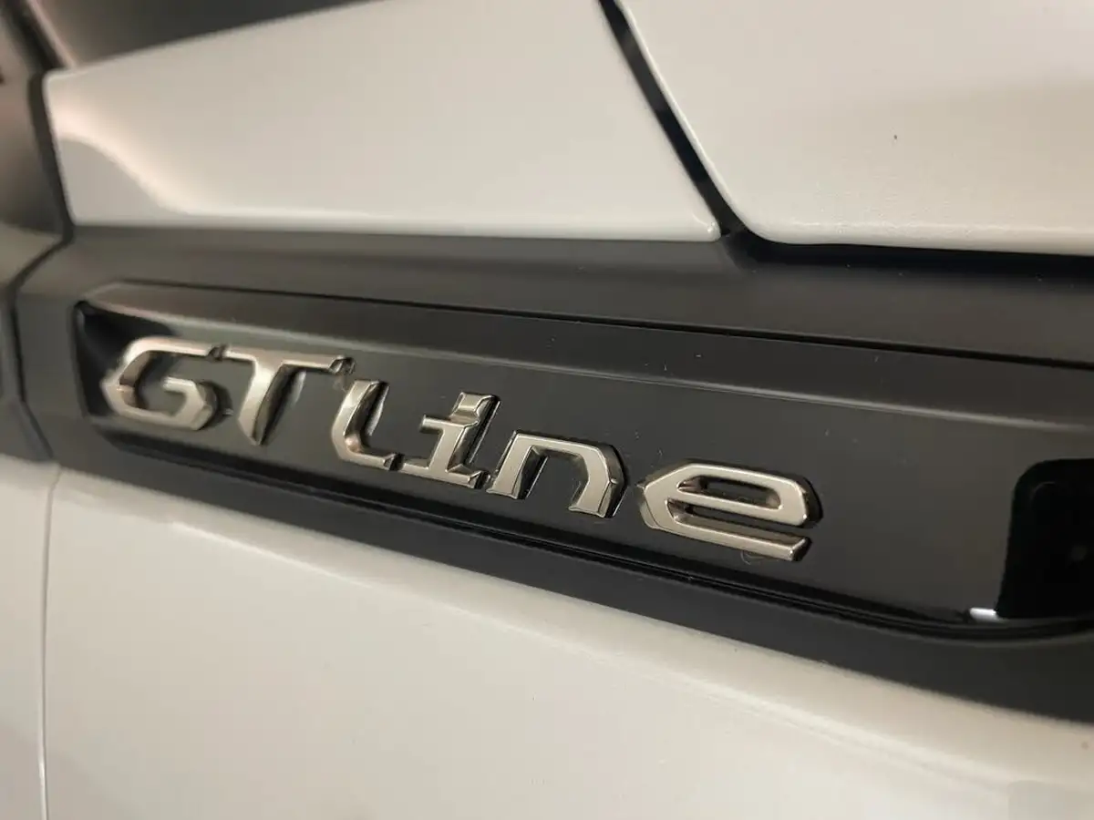 2020-peugeot-2008-suv-12-puretech-gt-line-eat8-big-11