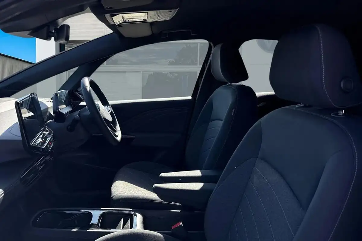 2024-volkswagen-id3-e-pro-match-59kwh-big-14