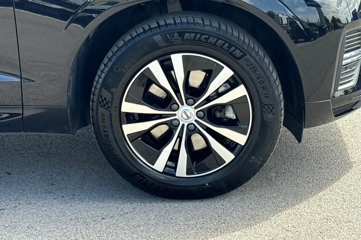 2024-volvo-xc60-20-b5-core-big-4