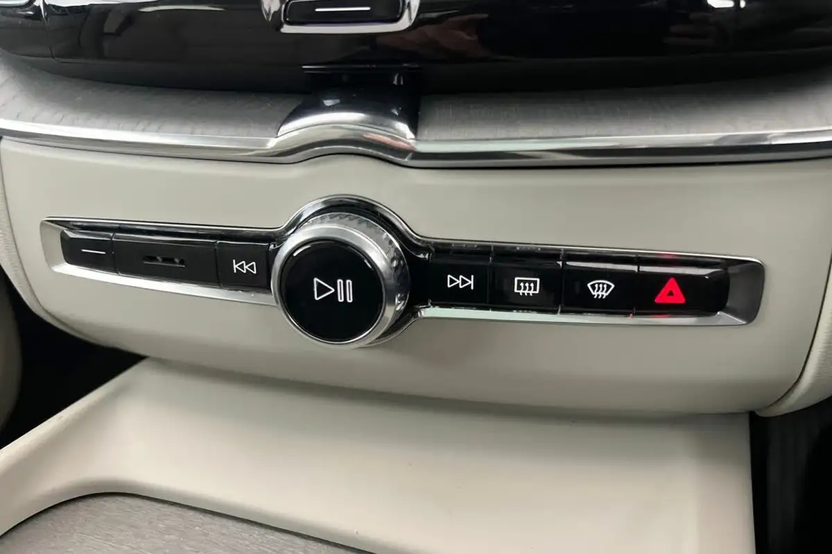 2024-volvo-xc60-20-b5-plus-big-13
