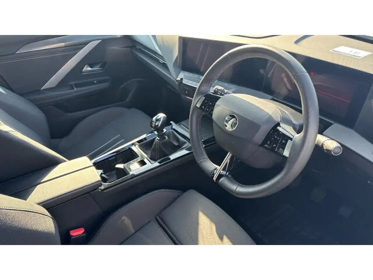 2024-vauxhall-astra-12-turbo-gs-130ps-sport-tourer-big-10