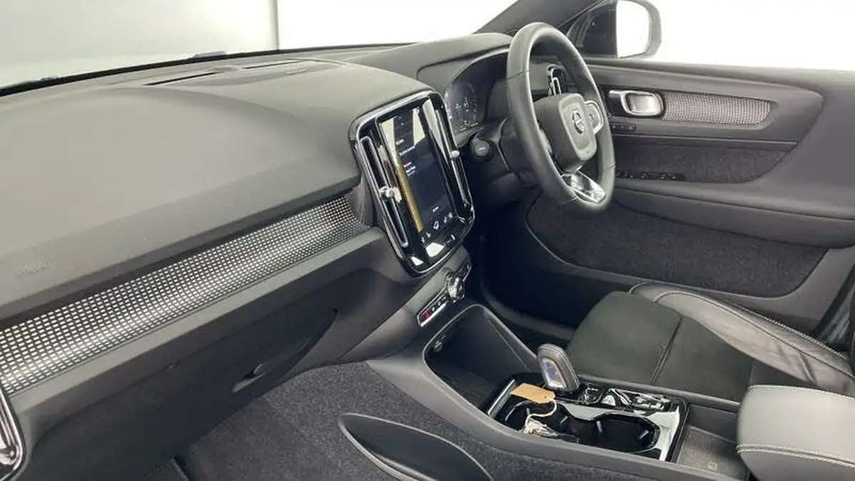2022-volvo-xc40-15-t5-r-design-pro-big-1