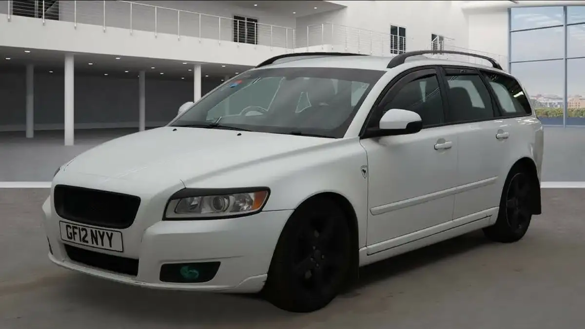 2012-volvo-v50-16td-drive-se-ss-big-2