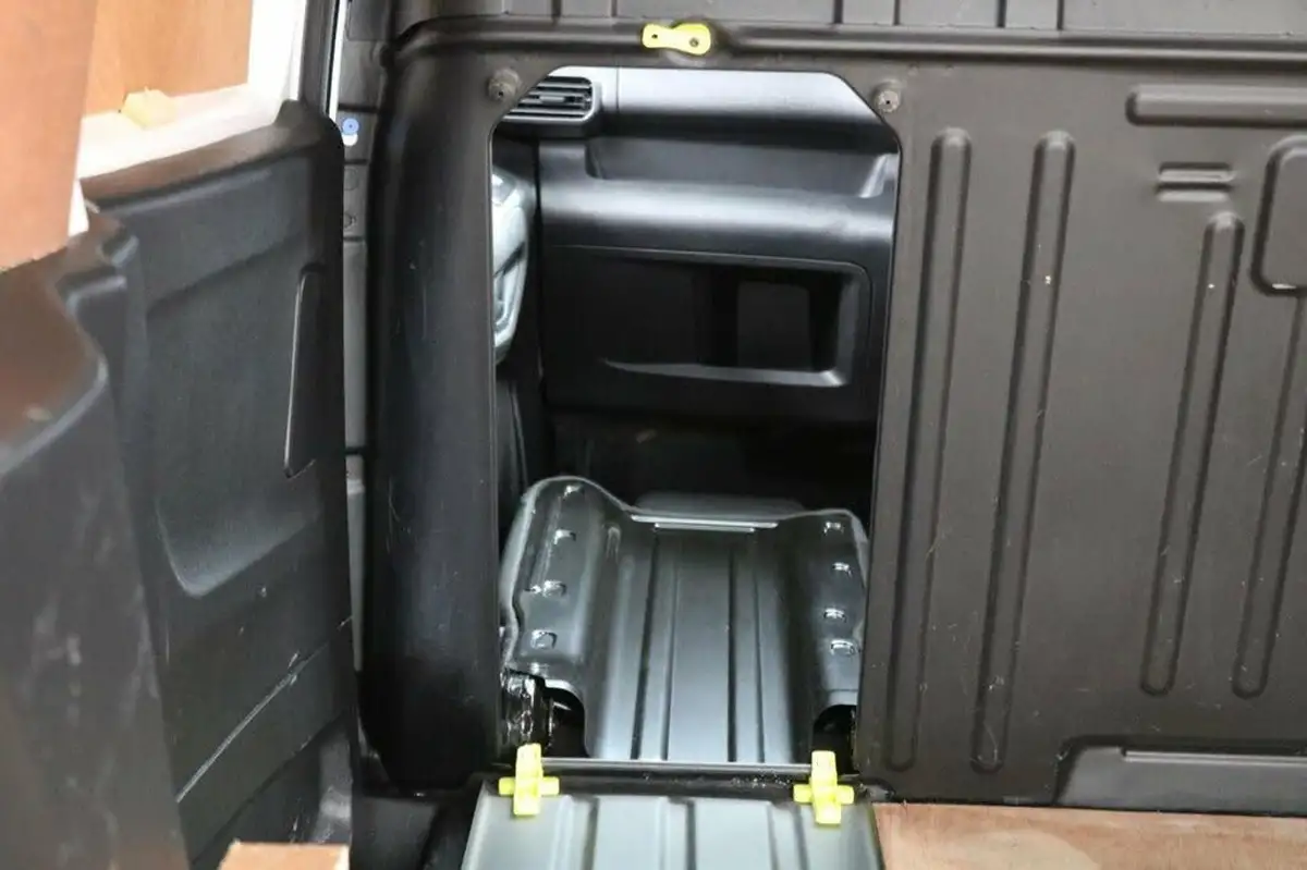 2020-peugeot-partner-15-bluehdi-1000-professional-100ps-eu6dt-panel-big-13