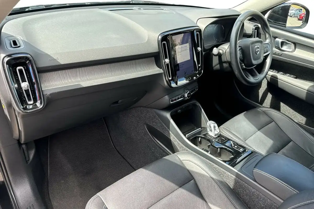 2021-volvo-xc40-15-t3-inscription-161bhp-auto-big-1