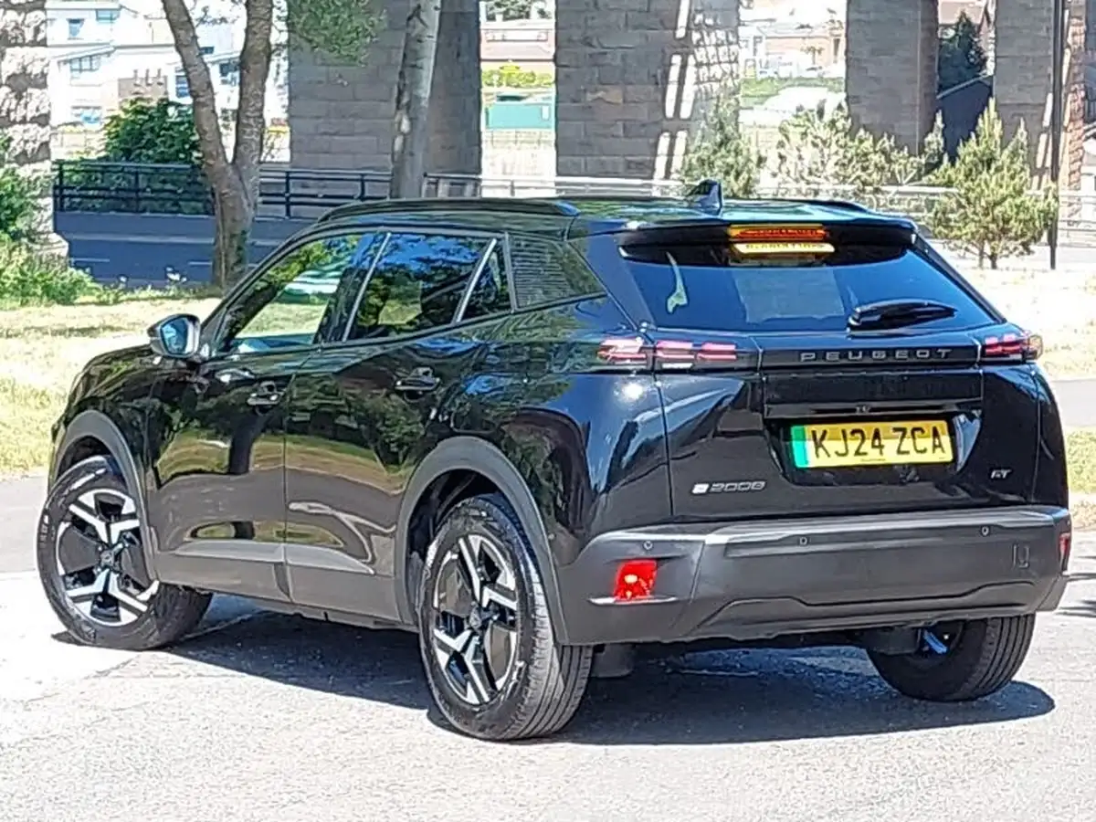 2024-peugeot-2008-suv-e-gt-136ps-50kwh-big-1
