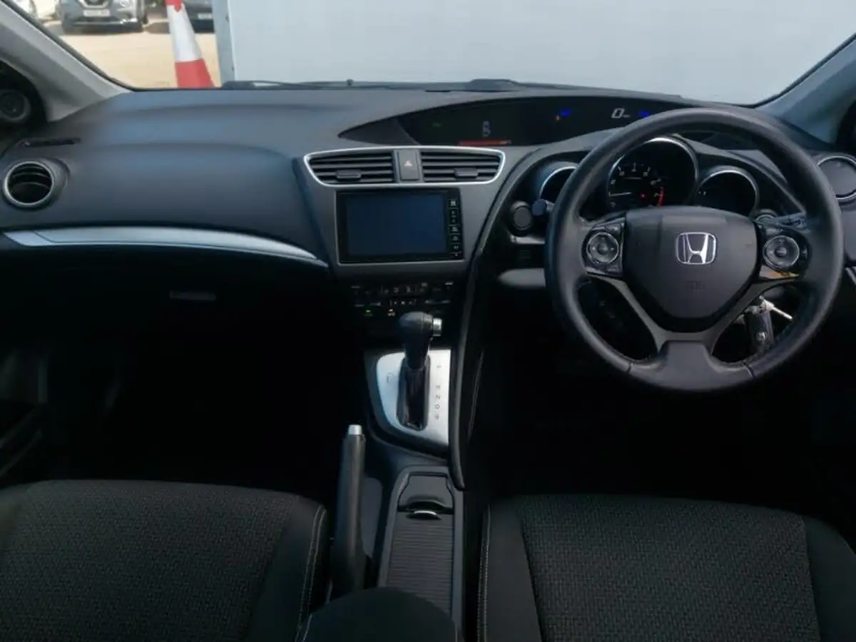 2016-honda-civic-18-i-vtec-se-plus-navi-hatchback-auto-big-2