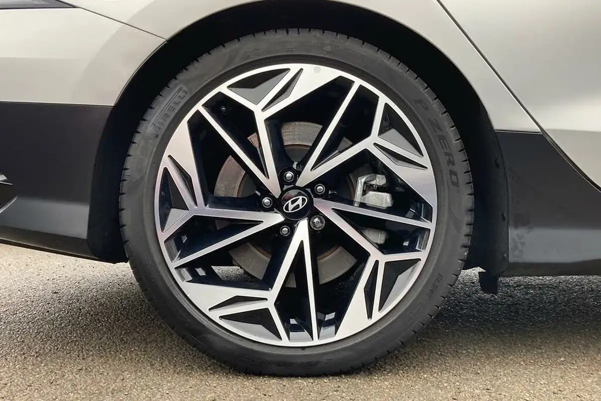 2024-hyundai-ioniq-6-e-premium-228ps-single-rwd-big-27