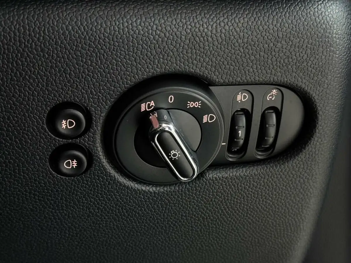 2019-mini-cooper-15-cooper-classic-hatchback-5d-auto-big-25