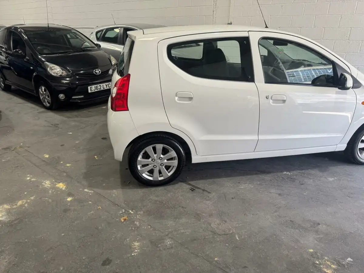 2010-suzuki-alto-10-sz4-big-11