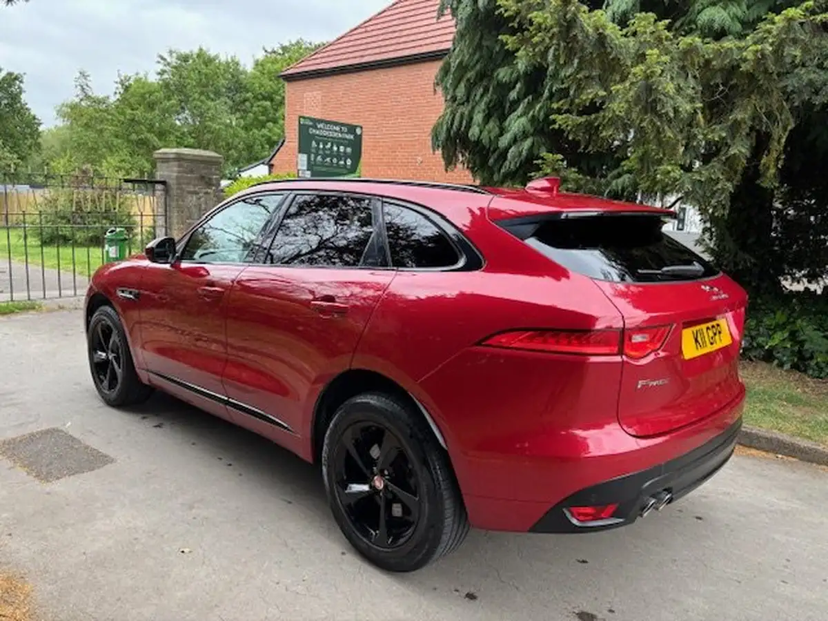 2017-jaguar-f-pace-20-i4d-r-sport-180ps-awd-ss-auto-big-3
