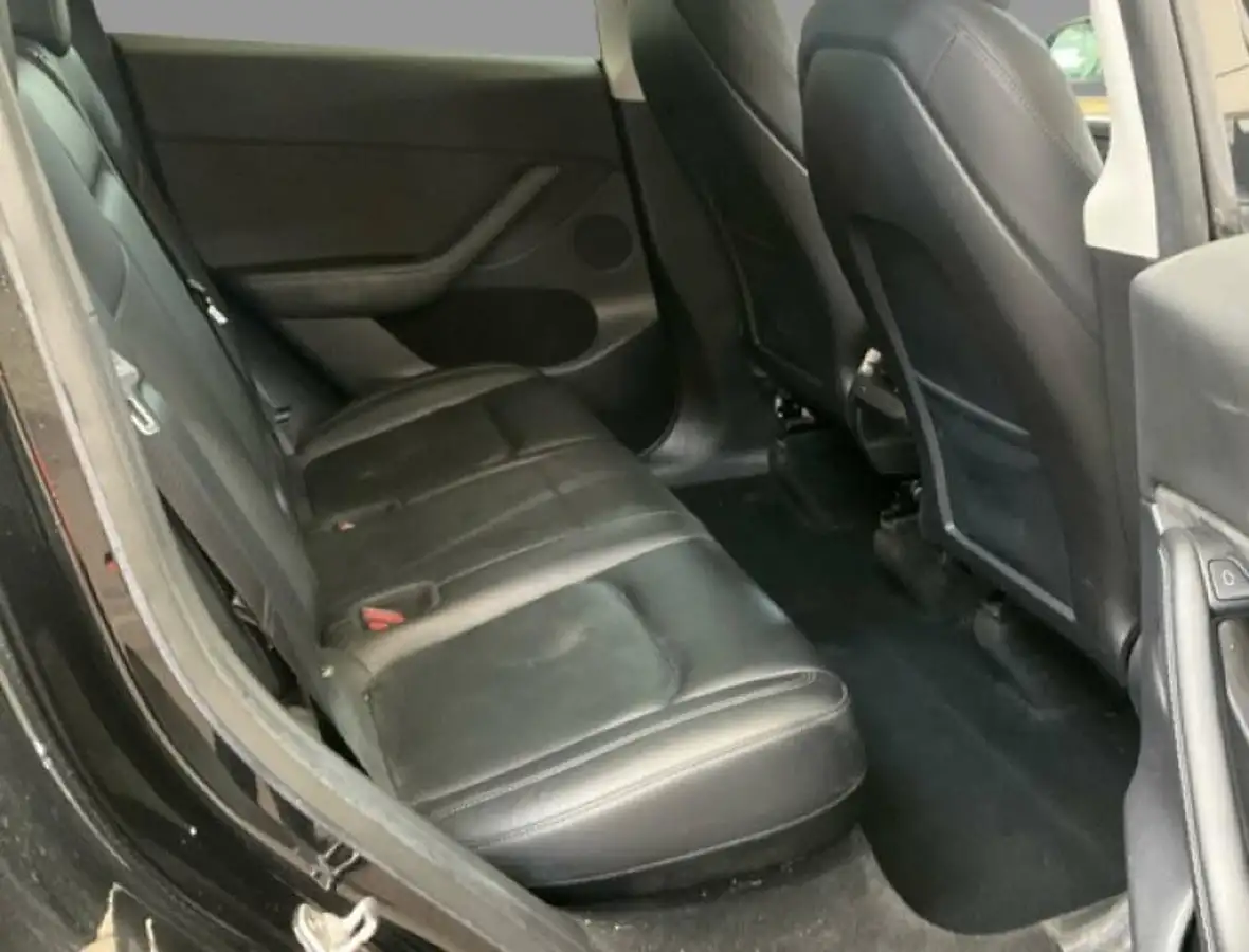 2022-tesla-model-y-e-long-range-big-6