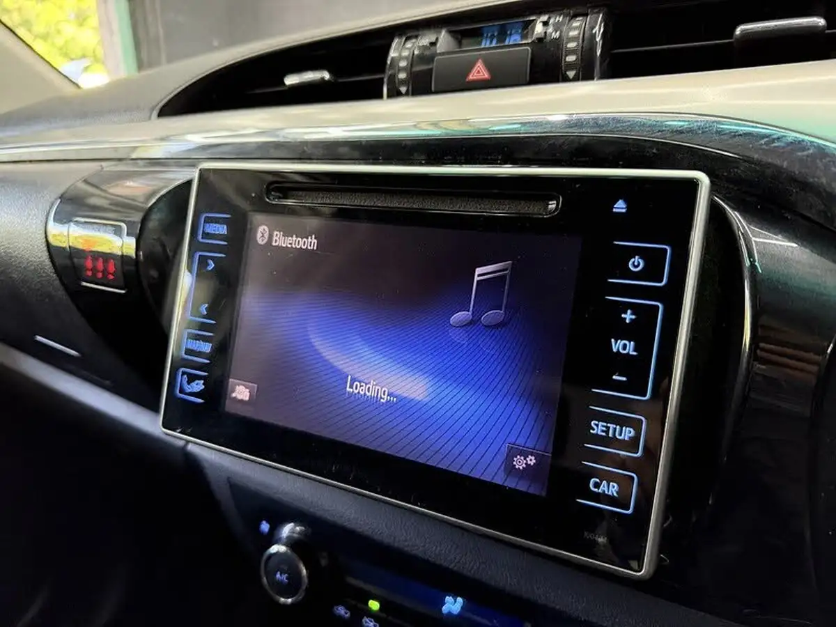 2018-toyota-hi-lux-24d-invincible-ss-auto-big-49