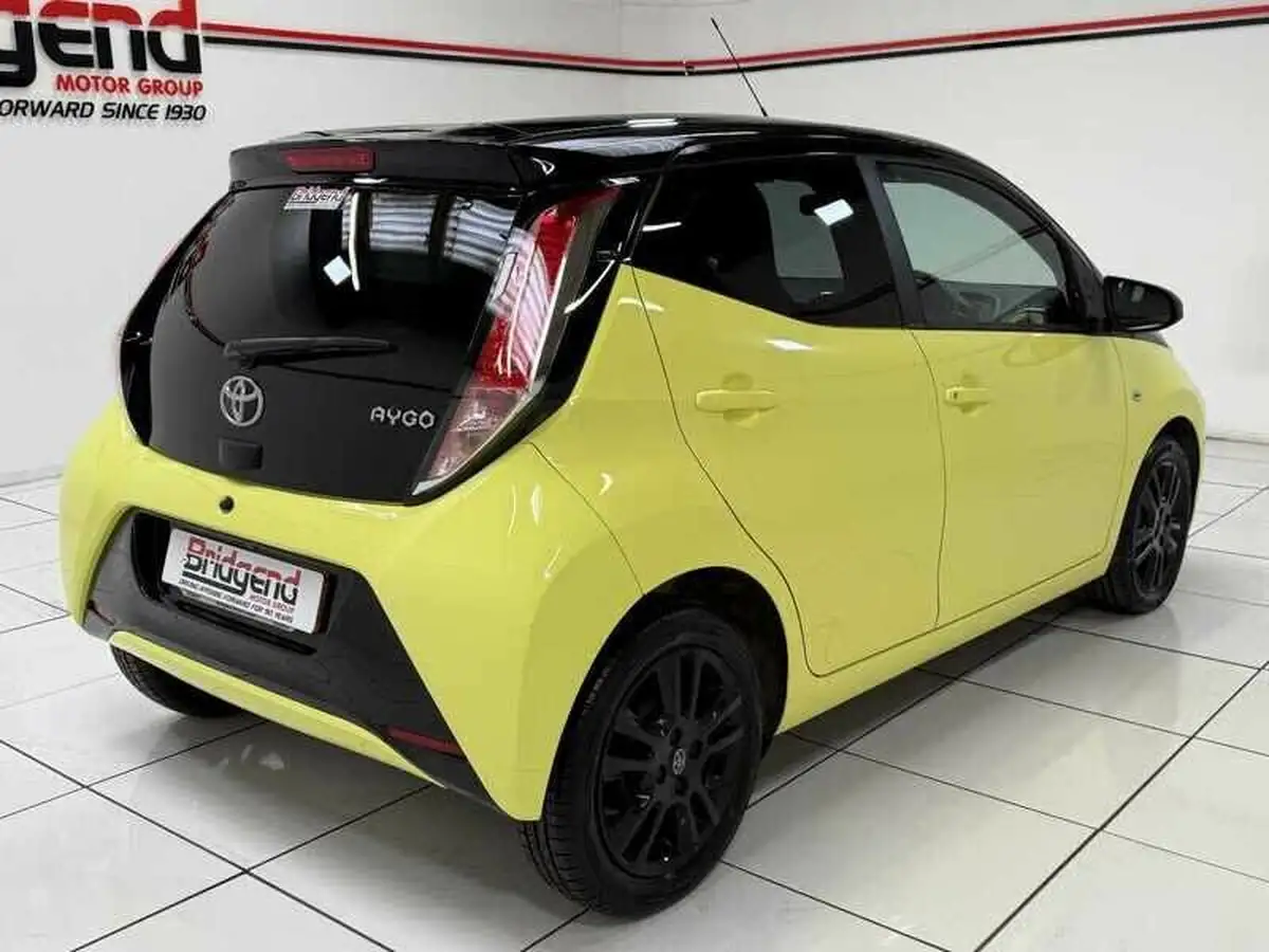 2017-toyota-aygo-10-vvt-i-x-cite-3-bi-tone-yellow-5d-big-6