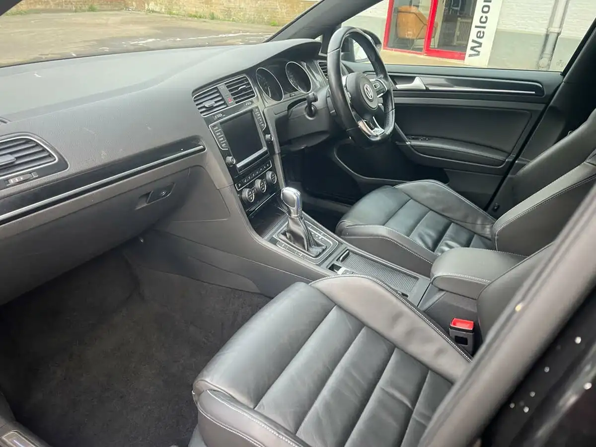 2016-volkswagen-golf-14-tsi-gte-nav-big-45