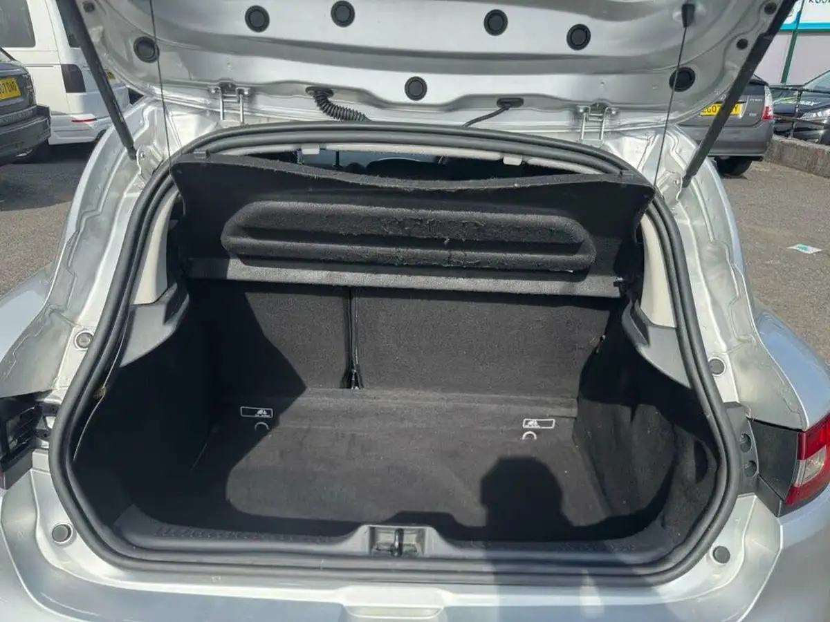 2013-renault-clio-09-expression-eco-big-9