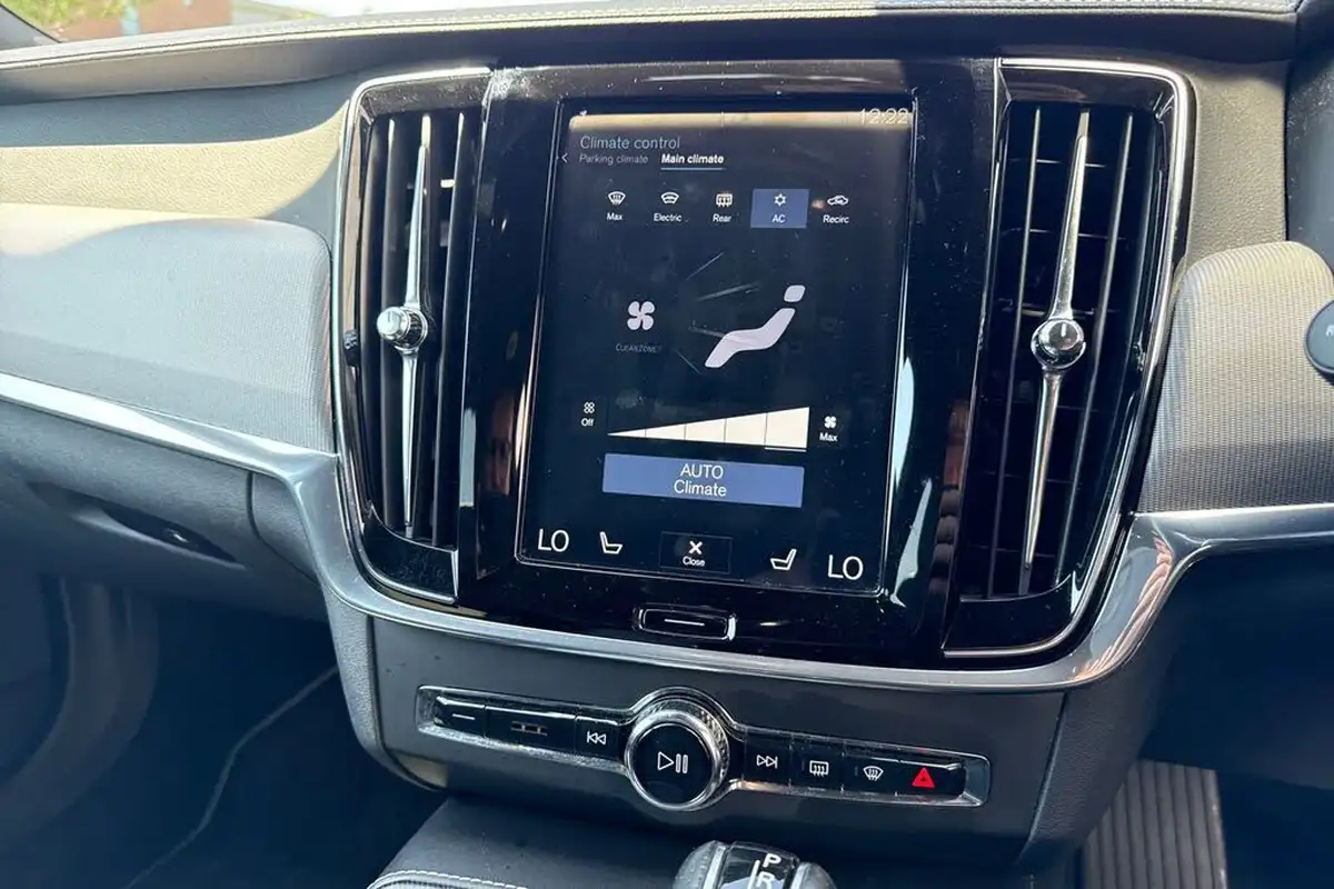 2018-volvo-v90-20td-d5-r-design-4x4-big-44