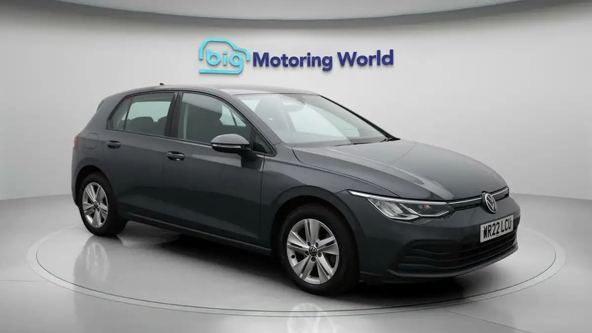 2022-volkswagen-golf-15-tsi-life-130ps-hatchback-big-1