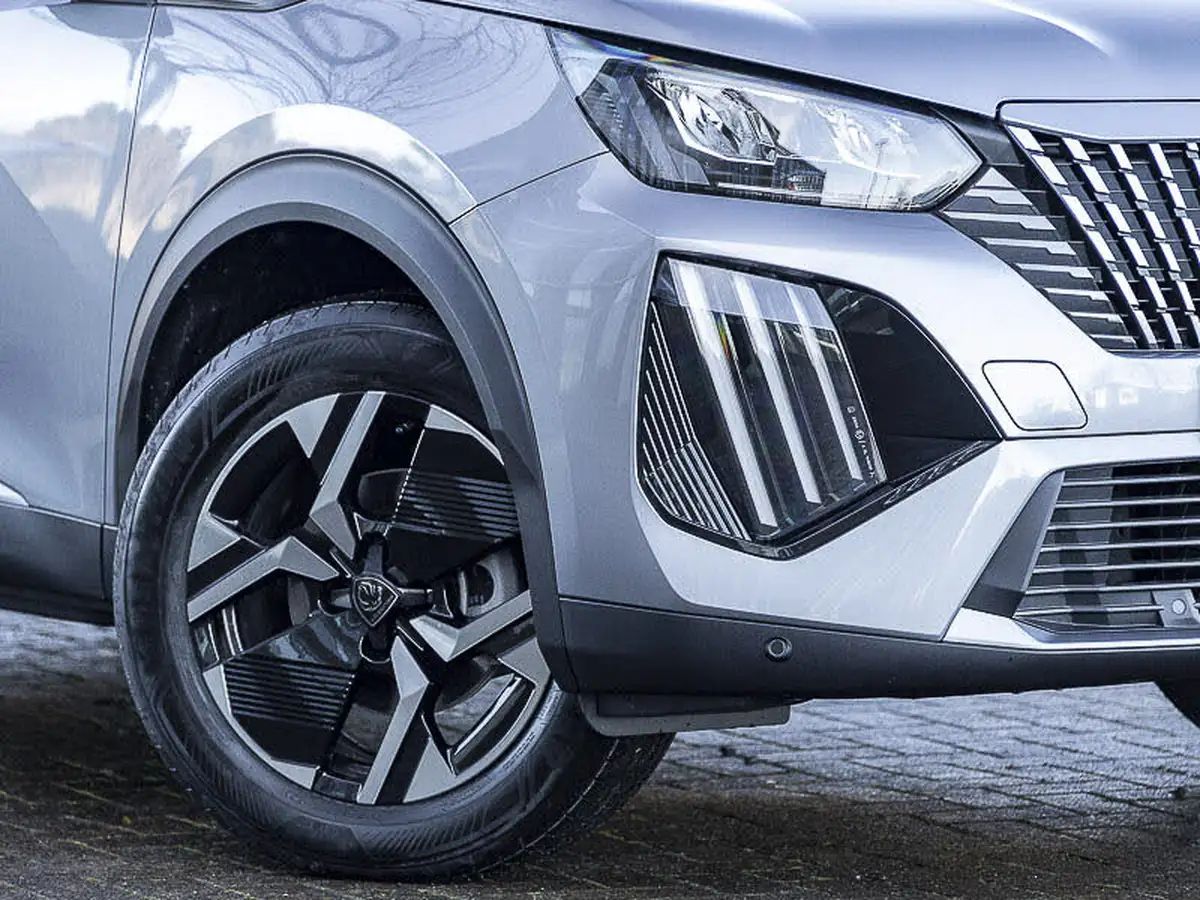2025-peugeot-2008-suv-12-puretech-allure-130ps-big-19