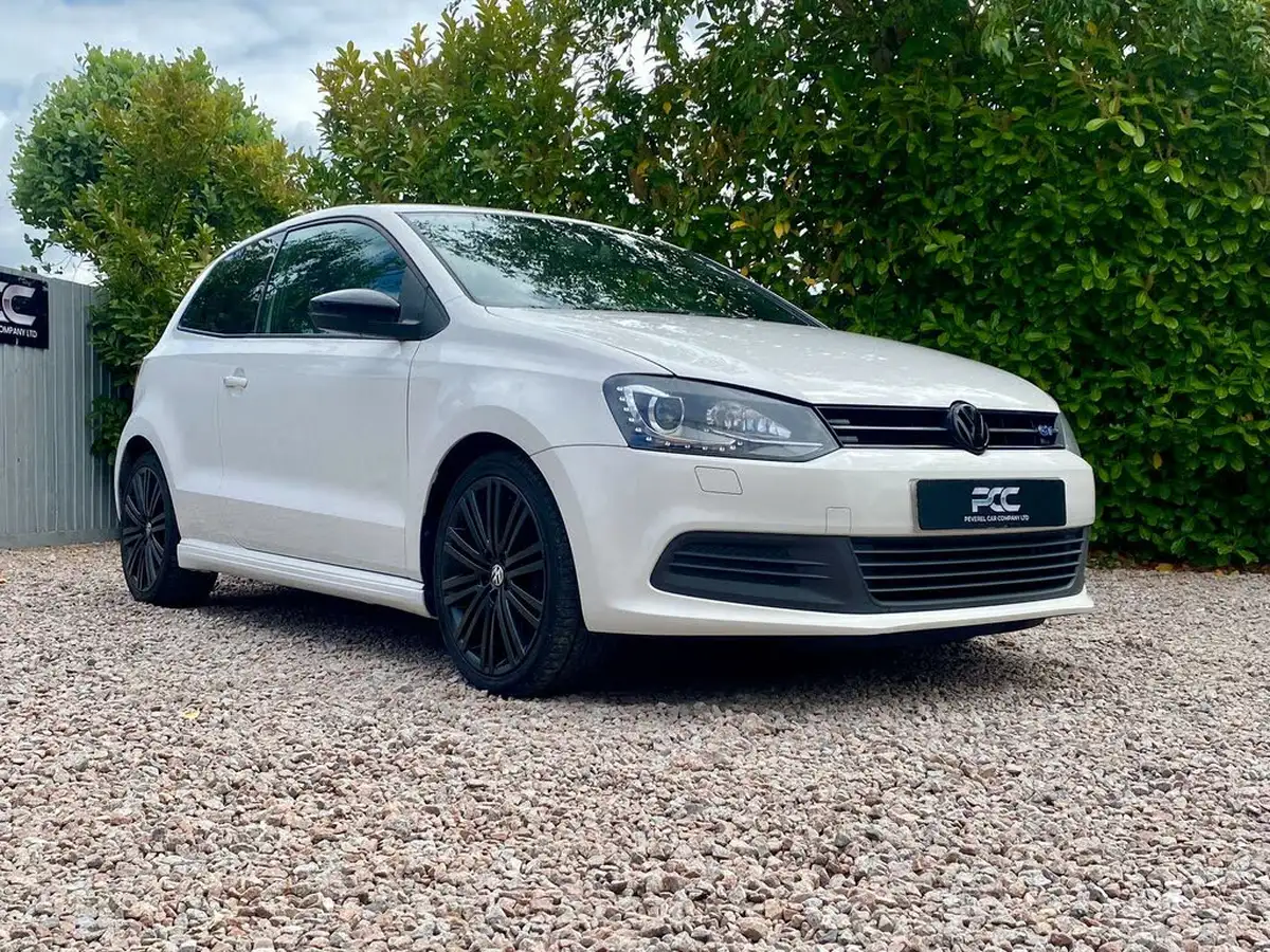 2013-volkswagen-polo-14-bluegt-3d-big-16