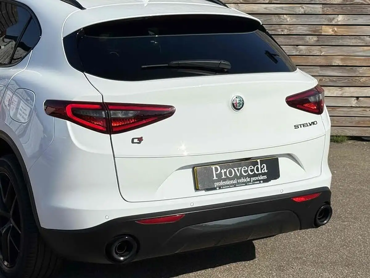 2020-alfa-romeo-stelvio-20-nero-edizione-big-2
