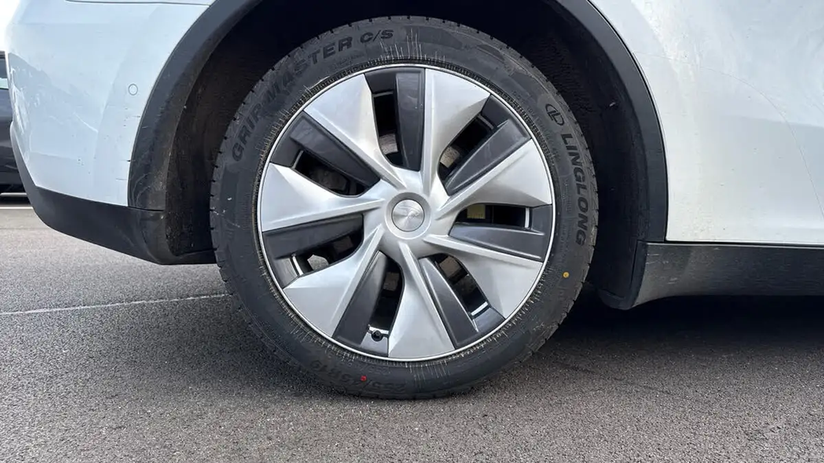 2022-tesla-model-y-e-long-range-big-18