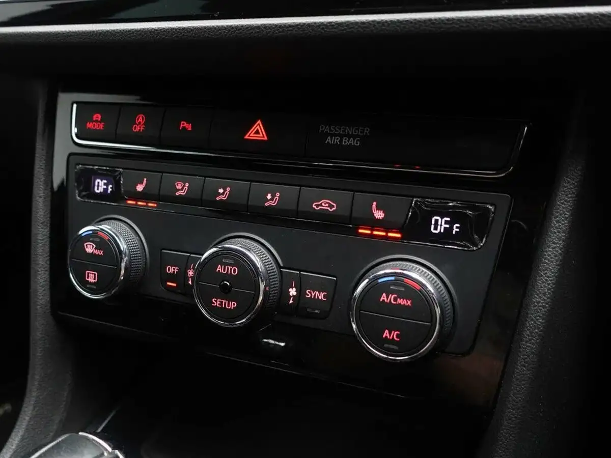 2020-seat-leon-20tdi-fr-black-edition-hatchback-dsg-big-46