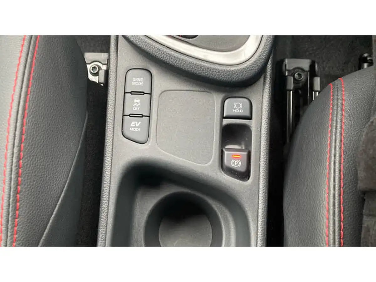 2024-toyota-yaris-cross-15-vvt-i-gr-sport-114bhp-big-30