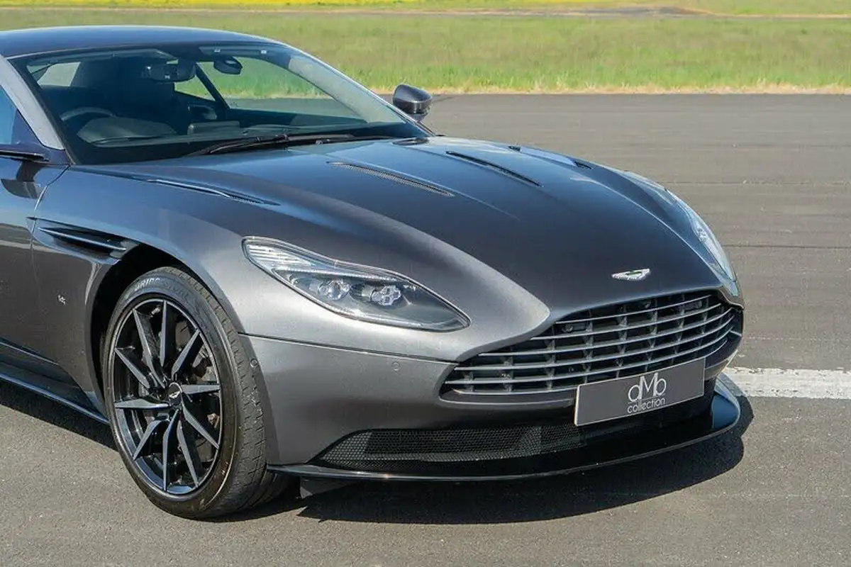 2017-aston-martin-db11-52-v12-launch-edition-big-17