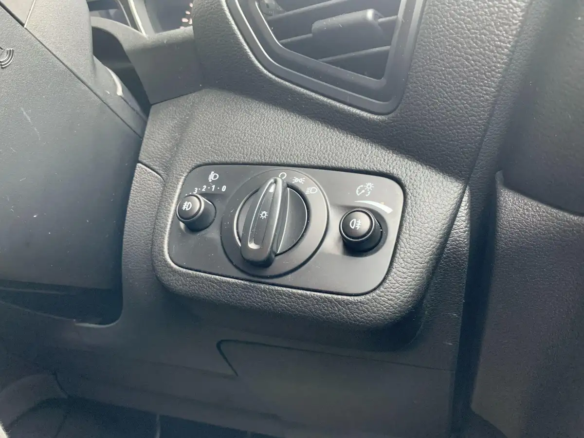 2013-ford-kuga-20tdci-zetec-big-17