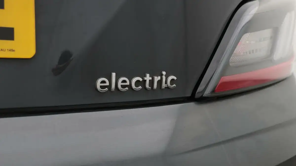 2023-hyundai-kona-e-ultimate-204ps-64kwh-105kw-obc-big-23