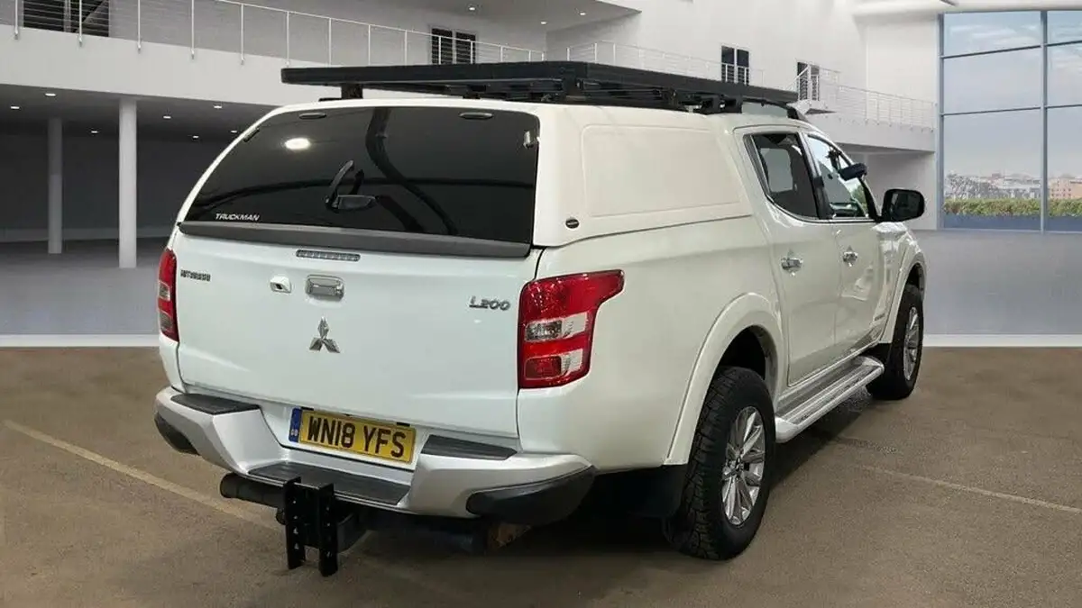 2018-mitsubishi-l200-24di-d-warrior-eu6-big-3