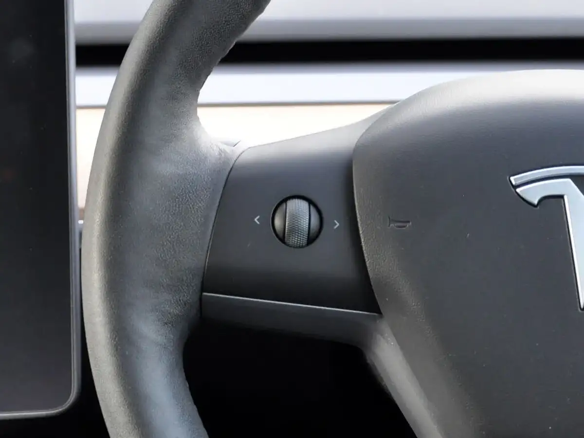 2022-tesla-model-3-e-long-range-big-52