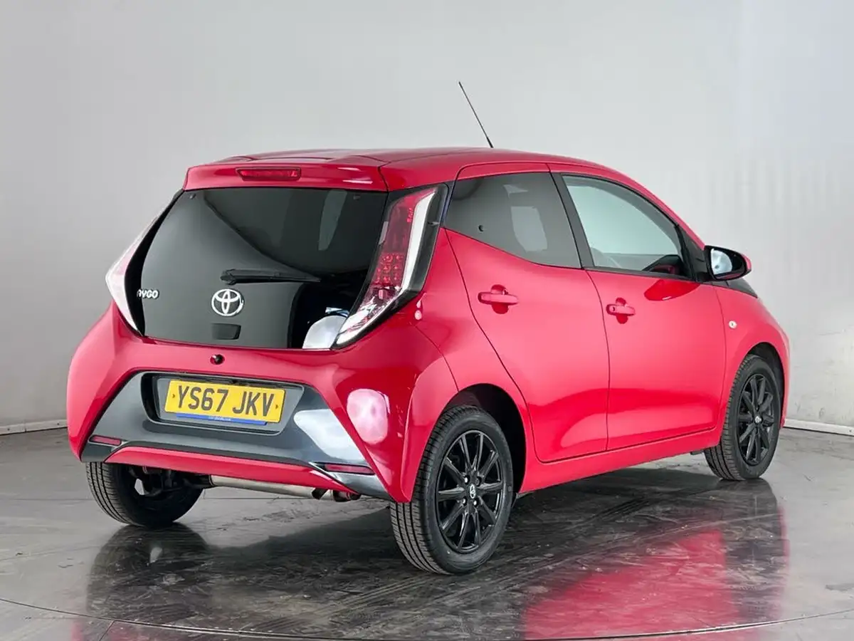 2017-toyota-aygo-10-vvt-i-x-style-71bhp-x-shift-big-3