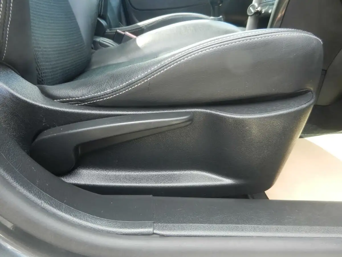 2012-peugeot-207-16-allure-5d-big-27