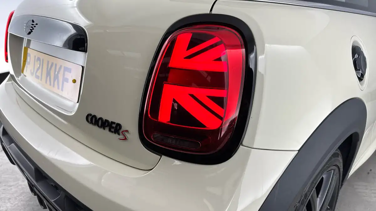 2021-mini-cooper-20-cooper-s-sport-hatchback-3d-auto-big-25