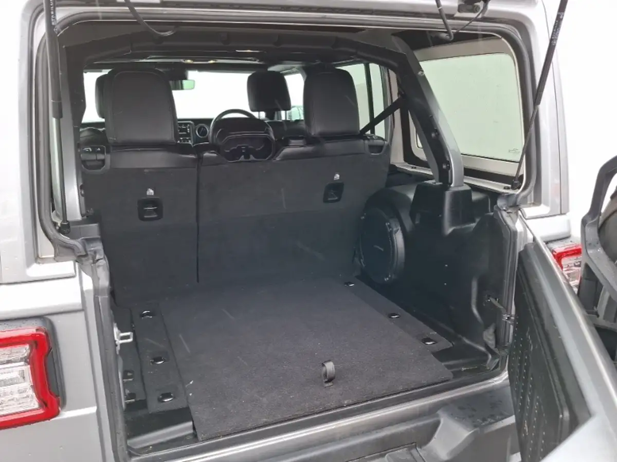 2025-jeep-wrangler-20-gme-sahara-big-7