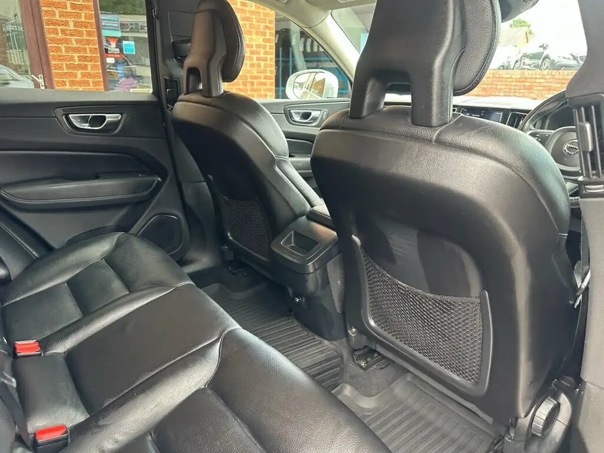 2018-volvo-xc60-20td-d4-momentum-4x4-big-19